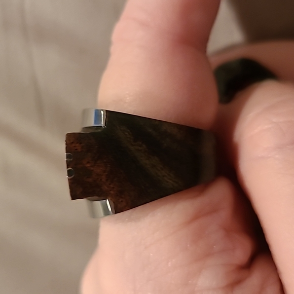 Real wood ring with sterling silver details - Picture 2 of 5